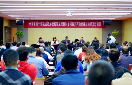 甘肃把乡村振兴培训课堂搬到田间地头